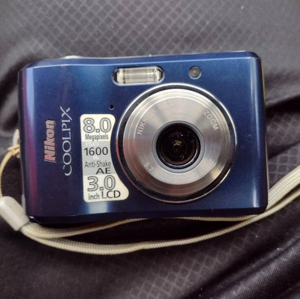 Nikon Coolpix L18 digital camera with free carrying case